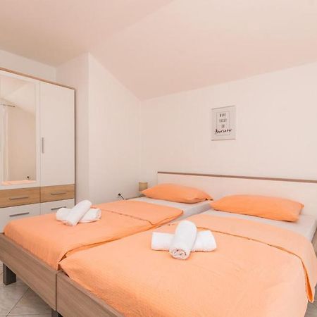 Apartments Mikulic Biograd Na Moru Ngoại thất bức ảnh