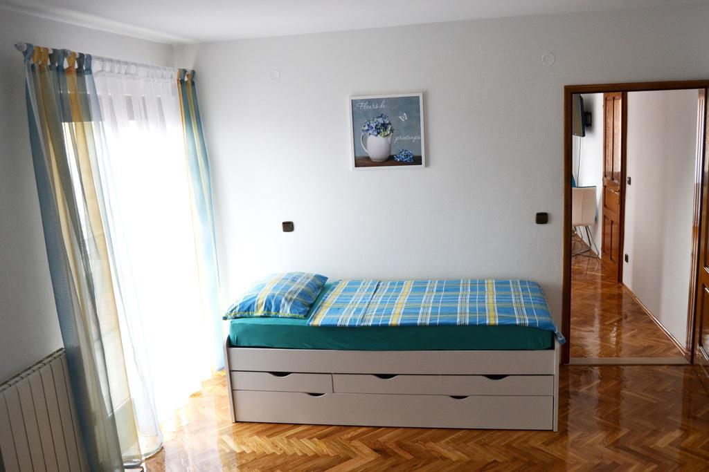 Apartments Mikulic Biograd Na Moru Ngoại thất bức ảnh